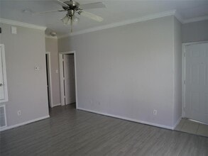 6289 Wilcrest Dr in Houston, TX - Building Photo - Building Photo