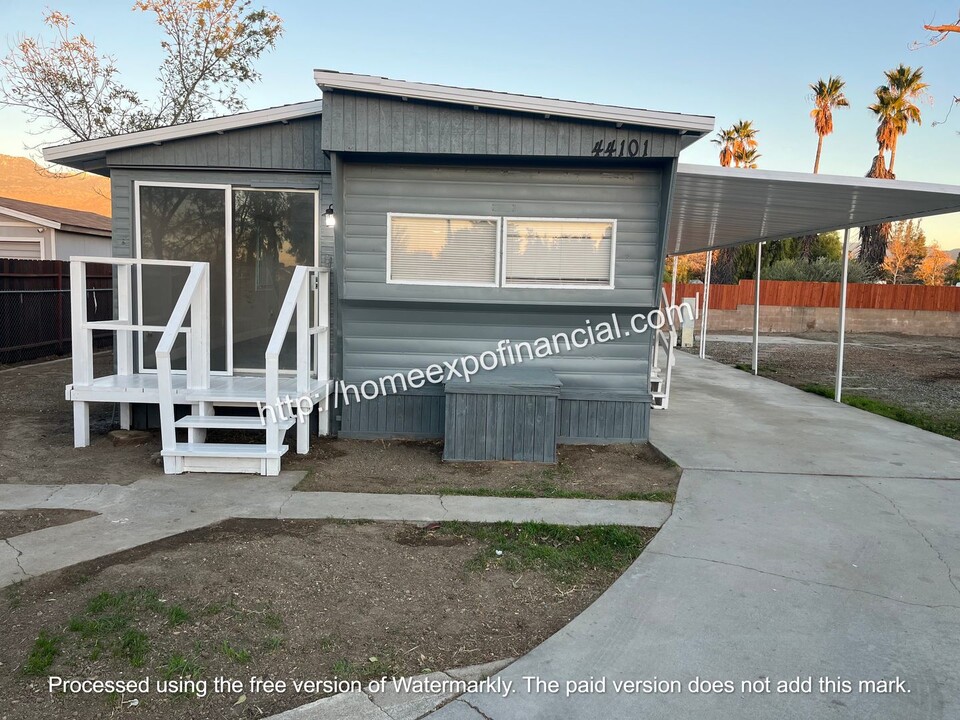 44101 Thomas St in Hemet, CA - Building Photo