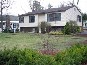 81 Mohican St in Lake George, NY - Foto de edificio