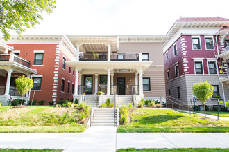 The Colonnades in Kansas City, MO - Building Photo - Building Photo