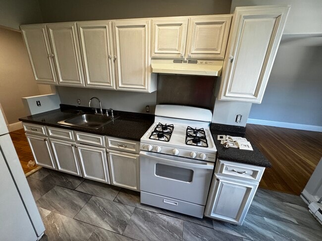 17 Huss Ct, Unit 15-205