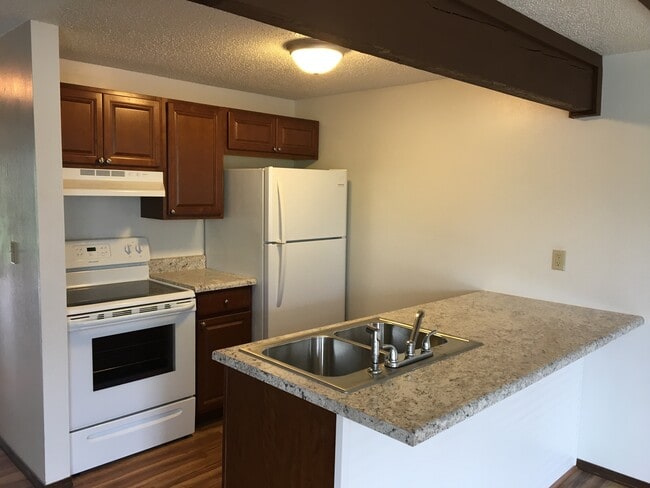 807 Village Dr, Unit 807 Village Drive in Glen Carbon, IL - Foto de edificio - Building Photo