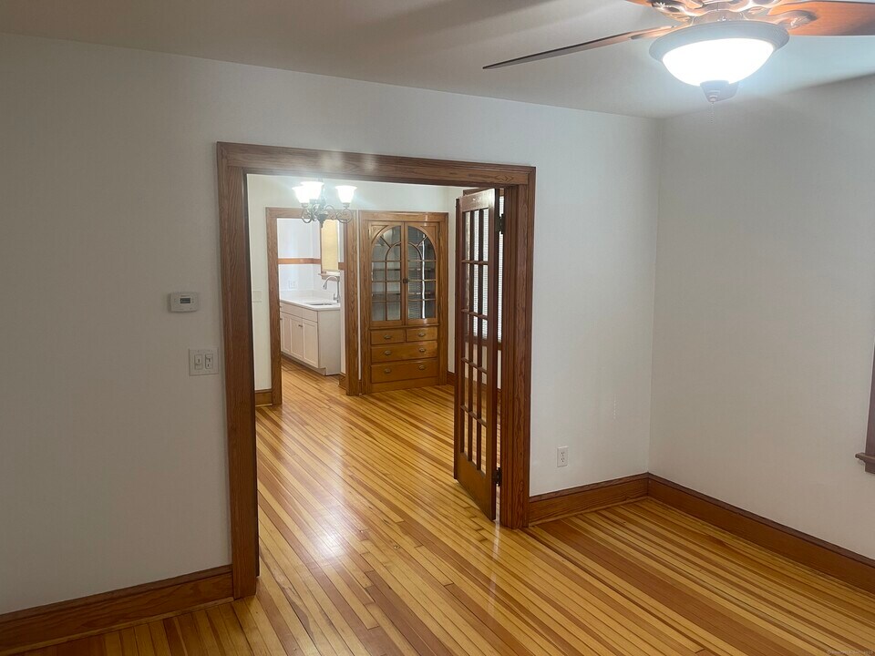 42 South St in Bristol, CT - Building Photo