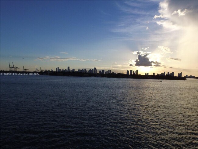 800 West Ave, Unit 832 in Miami Beach, FL - Building Photo - Building Photo
