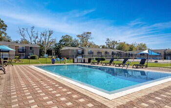 Oakwood Reserve in Tallahassee, FL - Foto de edificio - Building Photo