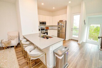 11021 Mikula Dr in Houston, TX - Building Photo - Building Photo
