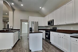9111 Cascade Basin Falls in Tomball, TX - Building Photo - Building Photo