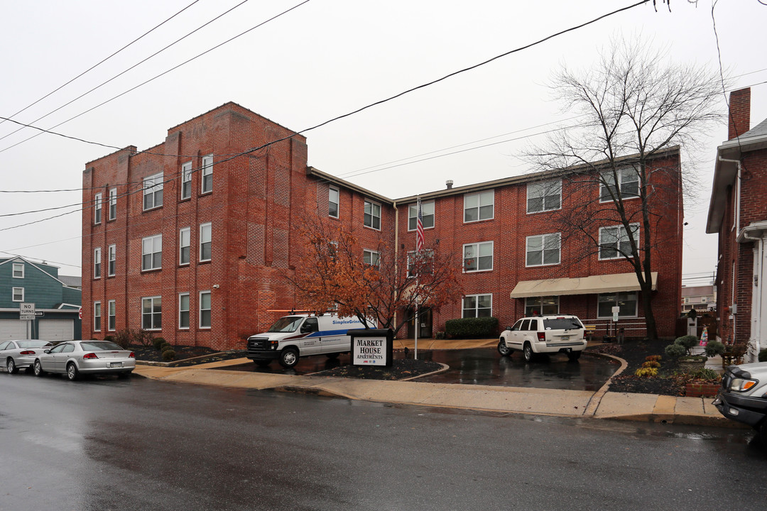 Market House Apartments in Elizabethtown, PA - Building Photo