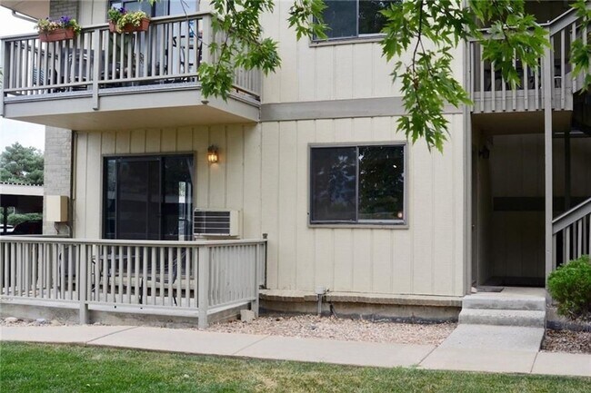 property at 625 Manhattan Pl