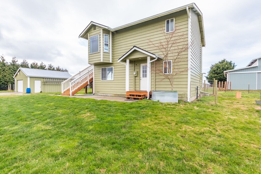 1109 N Olson Rd in Coupeville, WA - Building Photo