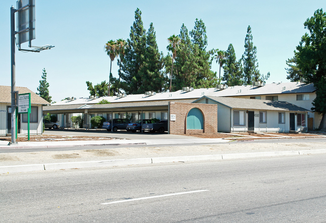 Capri Nuevo Apartments in Fresno, CA - Foto de edificio