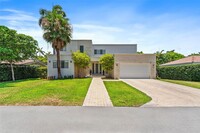 7800 Center Bay Dr in North Bay Village, FL - Foto de edificio - Building Photo