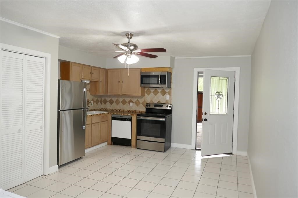 7301 Cook Rd in Houston, TX - Building Photo