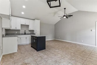 1106 Las Palmas Dr in Grand Prairie, TX - Building Photo - Building Photo