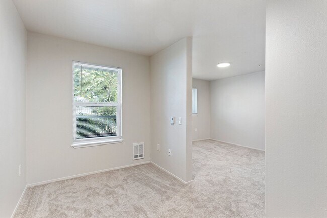18223 73rd Ave NE in Kenmore, WA - Foto de edificio - Interior Photo