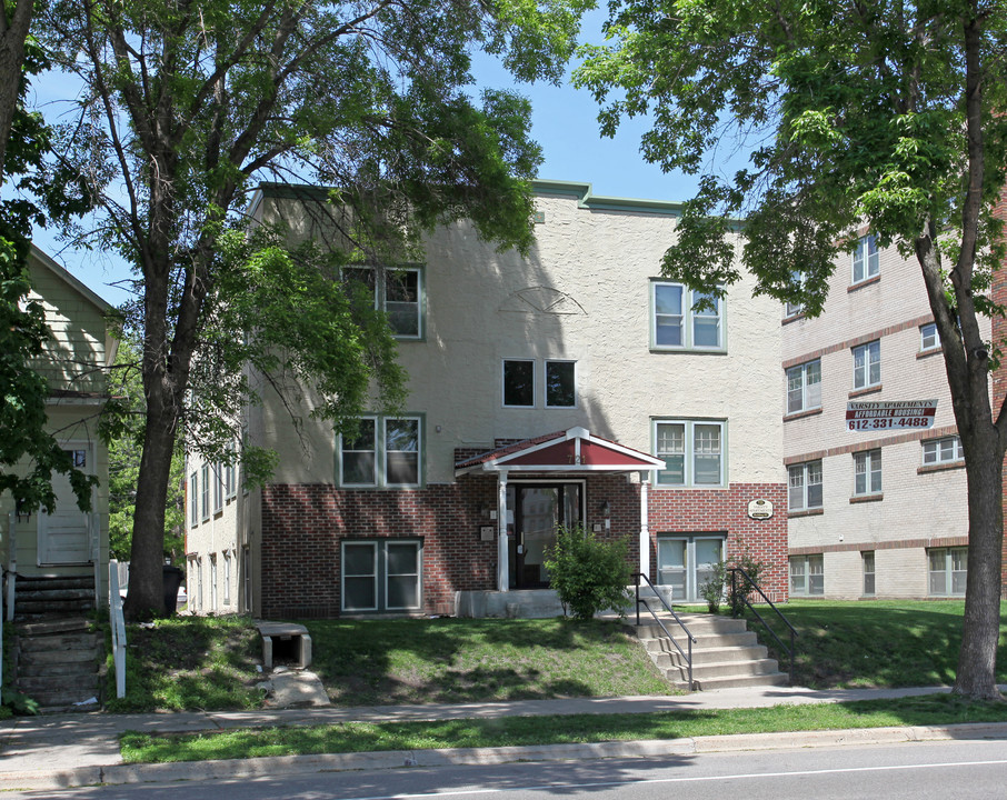 Varsity Apartments in Minneapolis, MN - Building Photo