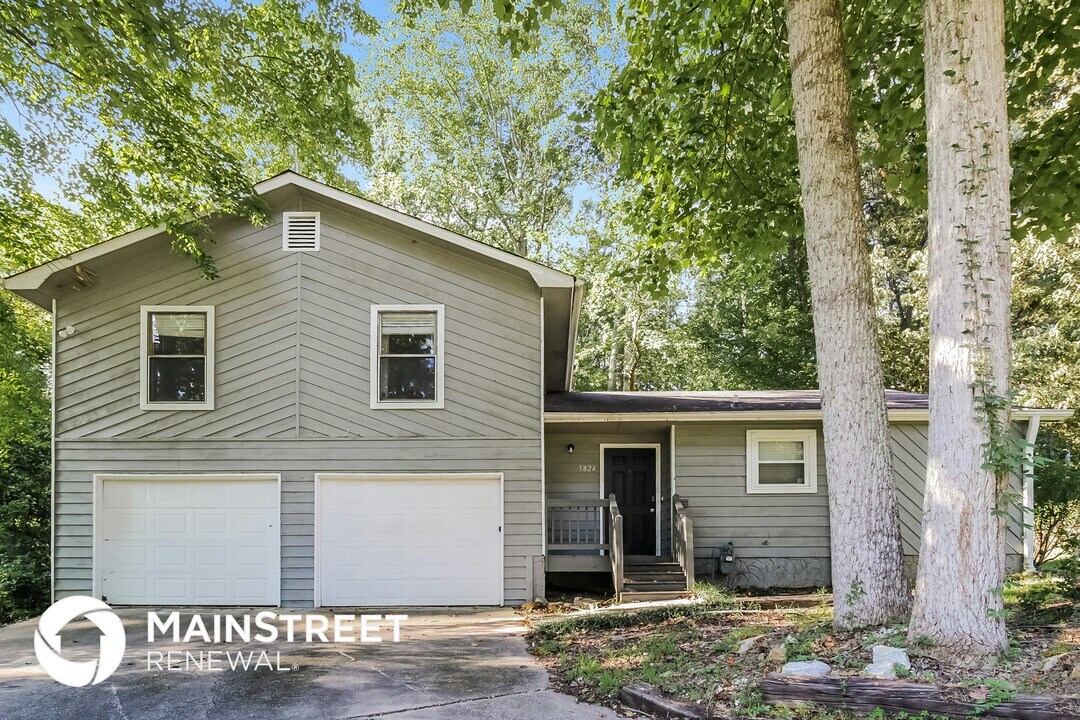 5824 Stonehaven Dr NW in Kennesaw, GA - Building Photo