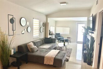 3132 NW 43rd St in Miami, FL - Building Photo - Building Photo