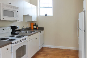 10 Barton Sq, Unit 1 in Salem, MA - Building Photo - Building Photo