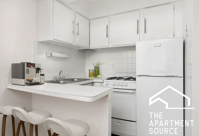 544 W Melrose St in Chicago, IL - Building Photo - Building Photo