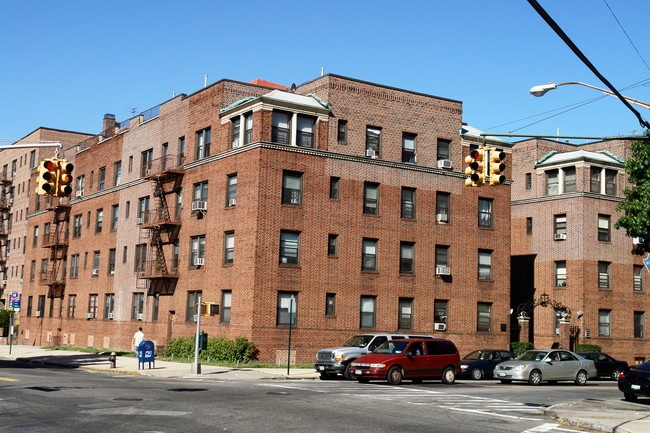 Stuart Court Apartments in Flushing, NY - Building Photo - Building Photo
