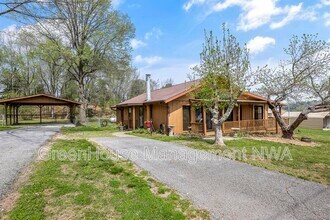 8392 S Lakeshore Dr in Rogers, AR - Building Photo - Building Photo