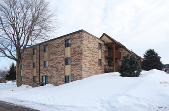 Parkshore Apartments in Spring Park, MN - Building Photo - Building Photo