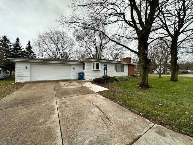 1800 Capital Ave NE in Battle Creek, MI - Building Photo - Building Photo