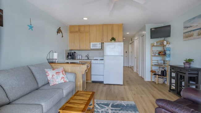 23 S Forest Beach Dr in Hilton Head Island, SC - Building Photo - Building Photo