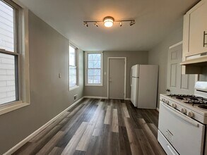 197 Gates Ave, Unit 1 in Jersey City, NJ - Building Photo - Building Photo