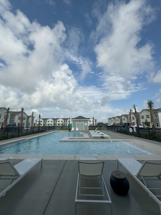 Las Colinas Townhomes in Foley, AL - Building Photo