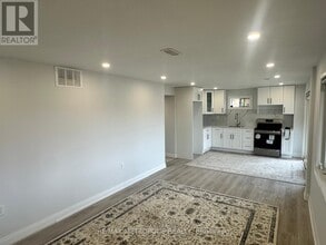 37 Bill Guy Dr in Georgina, ON - Building Photo - Building Photo