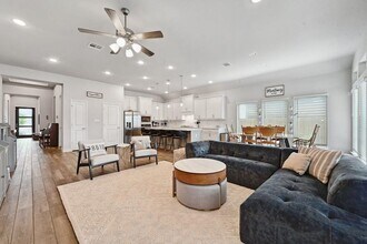 132 Cyrus Milton Dr in Buda, TX - Building Photo - Building Photo