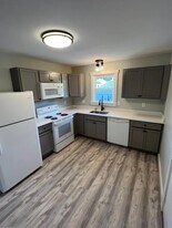 26 Island Ave, Unit 28 in East Providence, RI - Building Photo