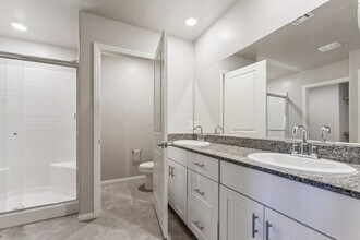 7504 Red Plumeria Ave in Las Vegas, NV - Foto de edificio - Building Photo