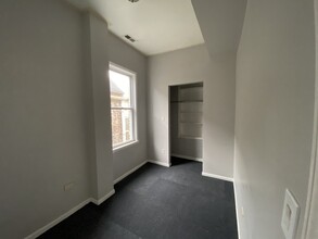 3033 S Troy St in Chicago, IL - Building Photo - Building Photo