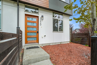 3220 SW Morgan St in Seattle, WA - Foto de edificio - Building Photo
