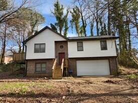 5472 Four Winds Dr SW in Lilburn, GA - Building Photo