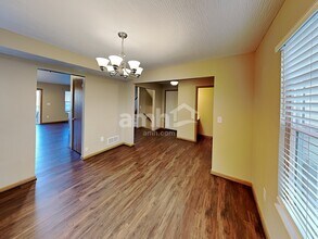 8023 Crete Ln in Blacklick, OH - Foto de edificio - Building Photo