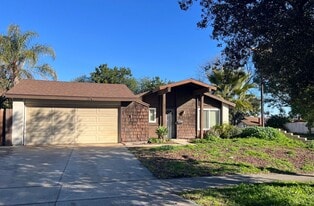 901 W Crestview St in Corona, CA - Building Photo