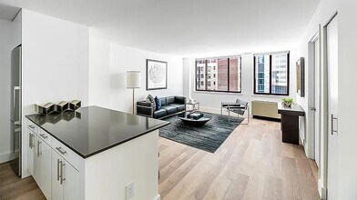 444 W 35th St in New York, NY - Building Photo - Building Photo