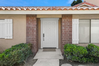 175 Gran Via in Palm Desert, CA - Building Photo - Building Photo