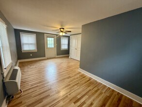 321 W Allen St in Hendersonville, NC - Building Photo - Building Photo