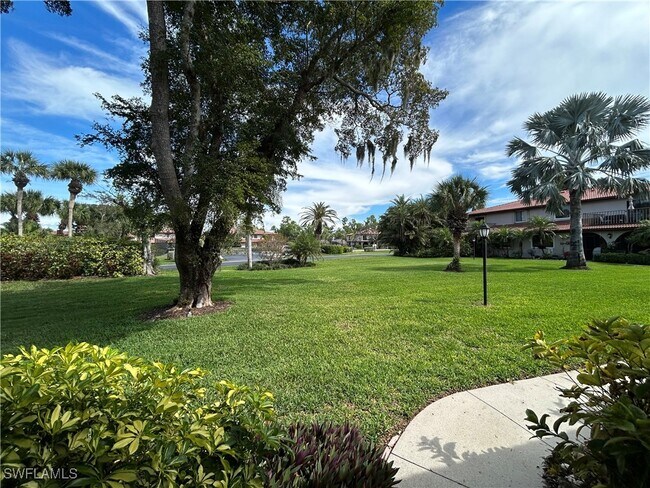 27790 Hacienda E Blvd in Bonita Springs, FL - Foto de edificio - Building Photo