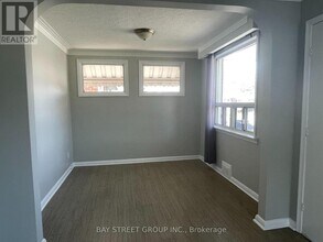 33 Bentworth Ave in Toronto, ON - Building Photo - Building Photo