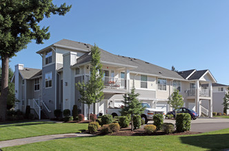 Clock Tower Village in Dupont, WA - Foto de edificio - Building Photo