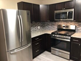 1807 S Lynnwood Dr in Mt. Pleasant, MI - Building Photo