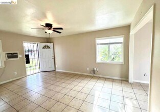 31 Sunset Dr in Antioch, CA - Building Photo - Building Photo