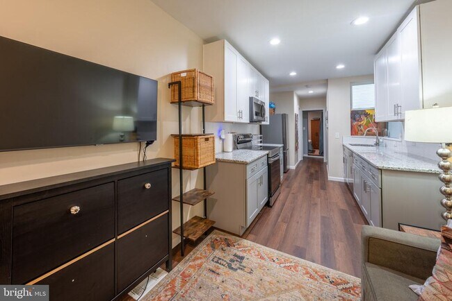 2205 Emerald St in Philadelphia, PA - Building Photo - Building Photo