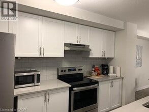 35 Sportsman Hill St in Kitchener, ON - Building Photo - Building Photo